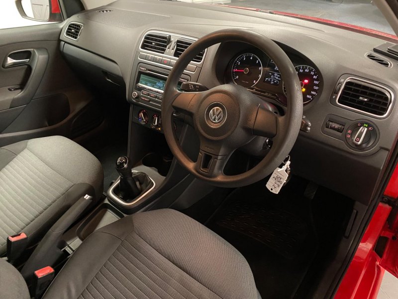 VOLKSWAGEN POLO