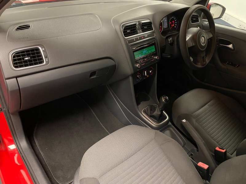 VOLKSWAGEN POLO