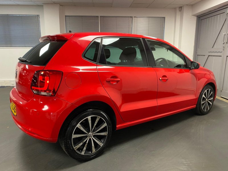 VOLKSWAGEN POLO