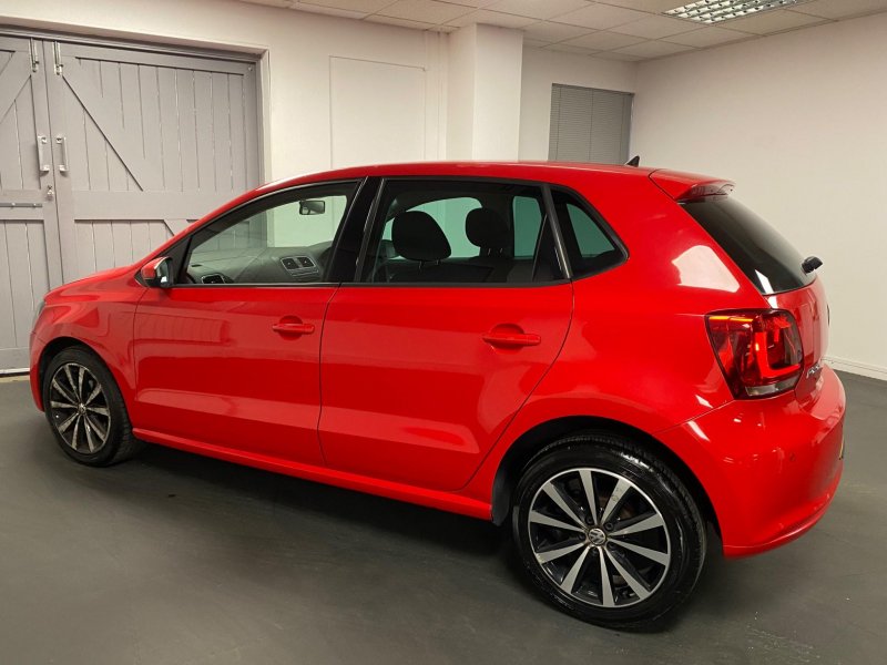 VOLKSWAGEN POLO